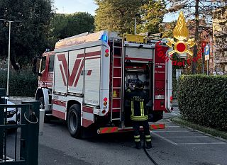 I vigili del fuoco sul luogo dell'incendio