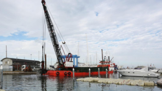 Lavori di dragaggio nel Canale dei Navicelli