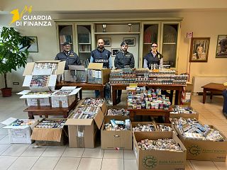 I tabacchi sequestrati dalla guardia di finanza