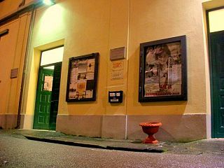 Il cineclub Agorà in via Valtriani a Pontedera (foto da Fb)