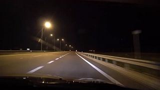 autostrada vuota di notte