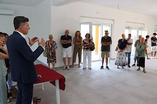 La consegna delle chiavi da parte del sindaco Conti