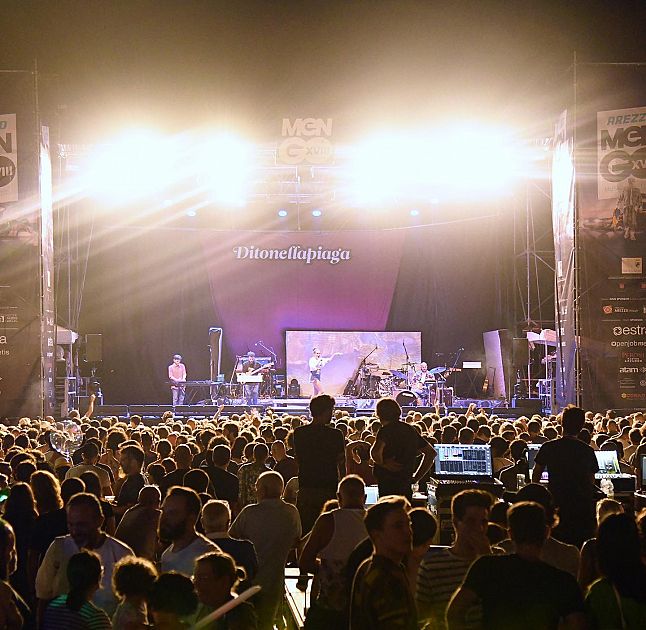 Gran finale per il Mengo sul palco Fabri Fibra Spettacoli AREZZO