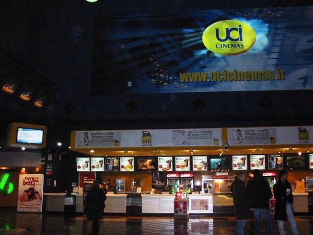 rapina a mano armata all uci cinema cronaca campi bisenzio