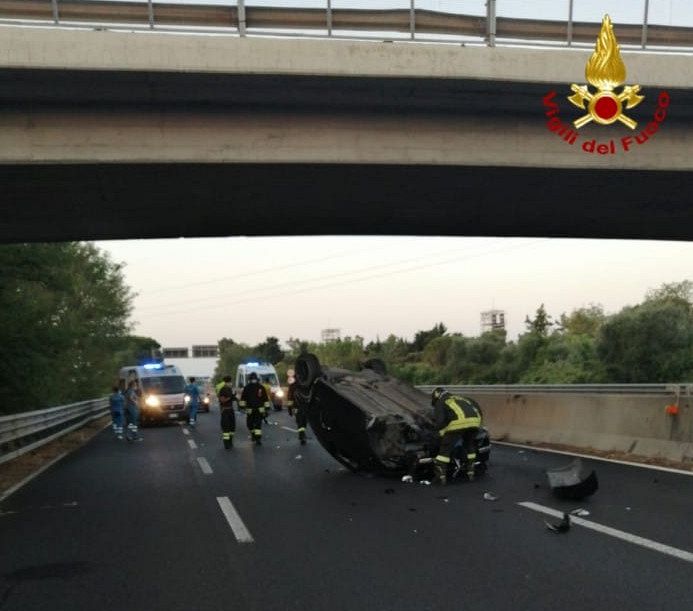 incidente sulla variante auto ribaltata cronaca livorno