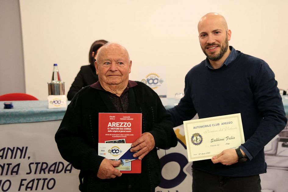 Fabio pioniere aretino del volante ha la patente da 77 anni