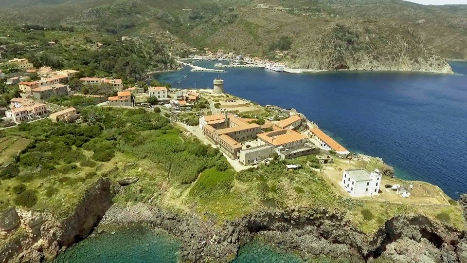 In Kayak Nella Grotta Della Foca Turisti Multati Cronaca ISOLA DI 