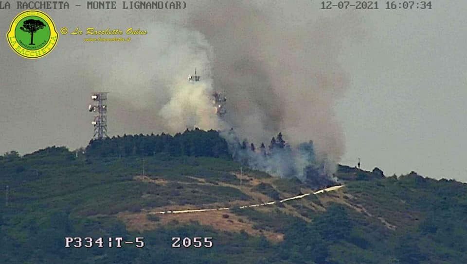 Incendio sull Alpe di Poti ripetitori a fuoco Cronaca AREZZO