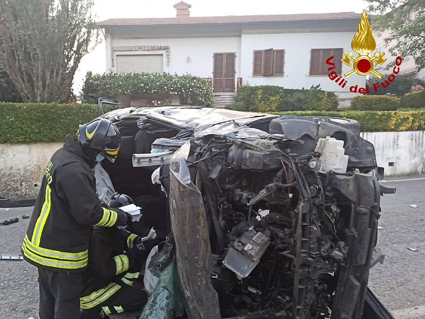L'auto si ribalta, muore a 26 anni - Vimarsana News