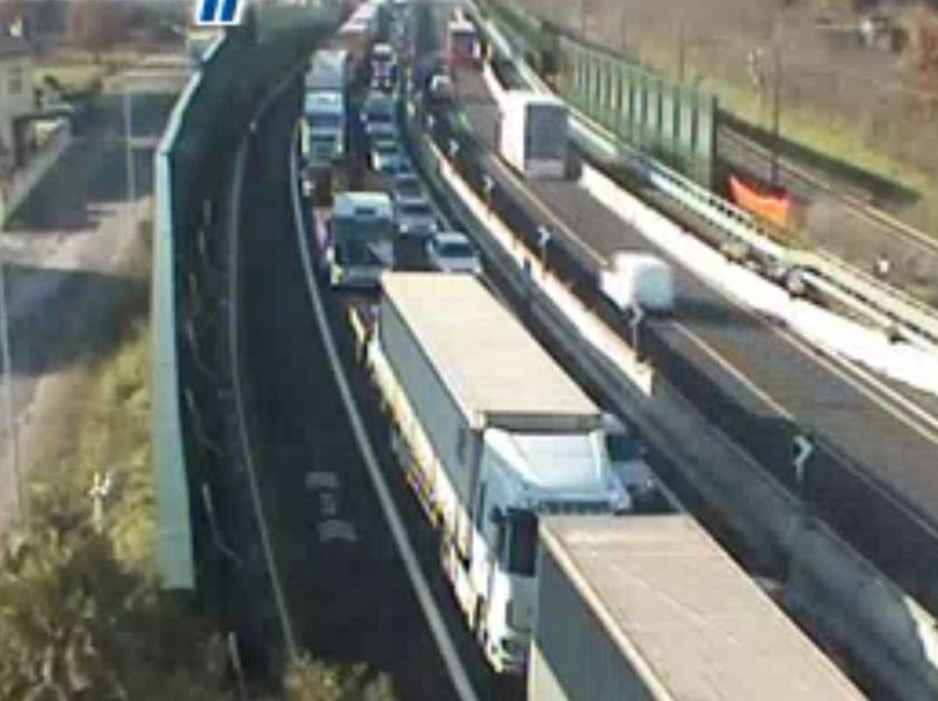 Incidente A11 Oggi Autostrade In Tempo Reale Traffico Incidenti Chiusure Oggi Lunedi 3