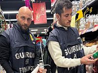 L'operazione della guardia di finanza a Lucca
