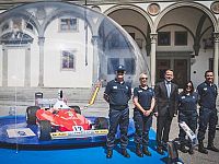 La Ferrari contraffatta esposta in piazza Santissima Annunziata