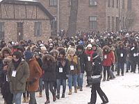 Gli studenti del Treno della Memoria in visita ad Auschwitz 
