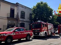 I vigili del fuoco sul luogo dell'incendio