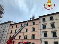 Uno degli interventi dei vigili del fuoco a Livorno