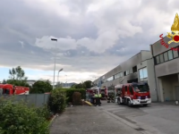 I vigili del fuoco sul luogo dell'incendio