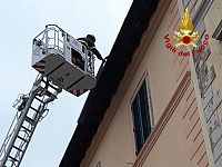 Uno degli interventi dei vigili del fuoco a Livorno