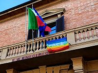 La bandiera della pace esposta al Comune di Borgo San Lorenzo
