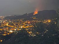 L'incendio sulle colline di Massa (foto da Fb) 1