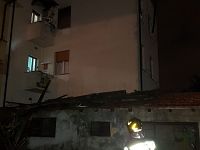 A Livorno condominio evacuato per il tetto scoperchiato dal vento