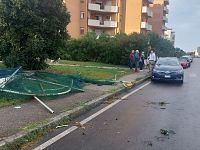 I danni provocati a Livorno dal maltempo e dalla tromba d'aria