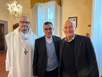 Da sinistra padre Bernardo Gianni, l'Arcivescovo Gherardo Gambelli e Mario Razzanelli