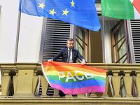 In consiglio regionale, il presidente Mazzeo espone la bandiera della pace