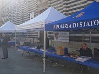Gli stand della polizia di Stato in corso Cavour