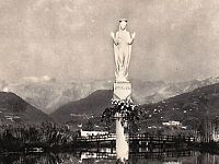 La statua in una immagine storica