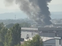 La colonna di fumo sprigionata dall'incendio