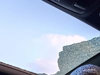 Il parabrezza sfondato