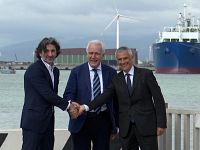 Da sinistra: Elio Ruggeri, ad Snam Fsru Italia, il presidente della Regione Eugenio Giani e Massimo Derchi, managing director Snam Rete gas