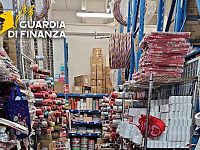 L'operazione della guardia di finanza a Sesto Fiorentino