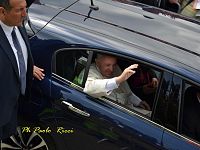 Il saluto del Papa mentre lascia Loppiano