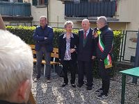 La cerimonia d'inaugurazione della panchina dedicata a Gigliola e Bruno