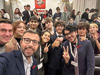 Il presidente Mazzeo e gli studenti del Parlamento regionale toscano