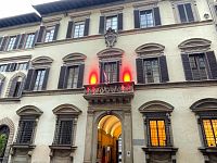 Il Palazzo del Pegaso illuminato per la Festa della Toscana