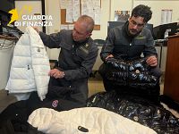 I finanzieri con gli abiti contraffatti