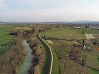 L'argine del fiume visto dal drone 
