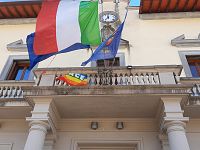 Il Comune di Calenzano con la bandiera della pace