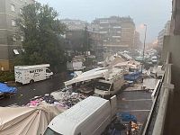 Il mercatino spazzato via a Carrara