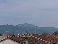 L'incendio sul Monte Serra