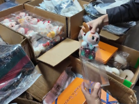 Parte della merce sequestrata