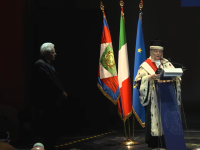 Il presidente Mattarella durante la lettura delle motivazioni per il conferimento da parte della rettrice Petrucci