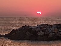 L'eclissi solare a Marina di Pisa