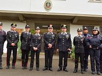 foto di gruppo dei carabinieri col generale