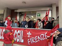 Il presidio dei lavoratori a Firenze