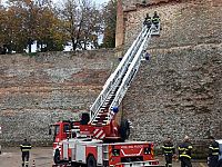 L'intervento dei vigili del fuoco alla Fortezza Medicea a Siena