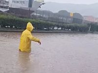 L'allagamento in via Cacciò a Portoferraio
