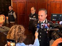 La cerimonia di restituzione della pistola